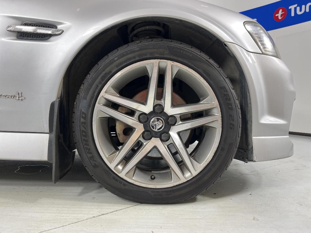 Photo '9' of Holden Commodore Photo '9' of Holden Commodore