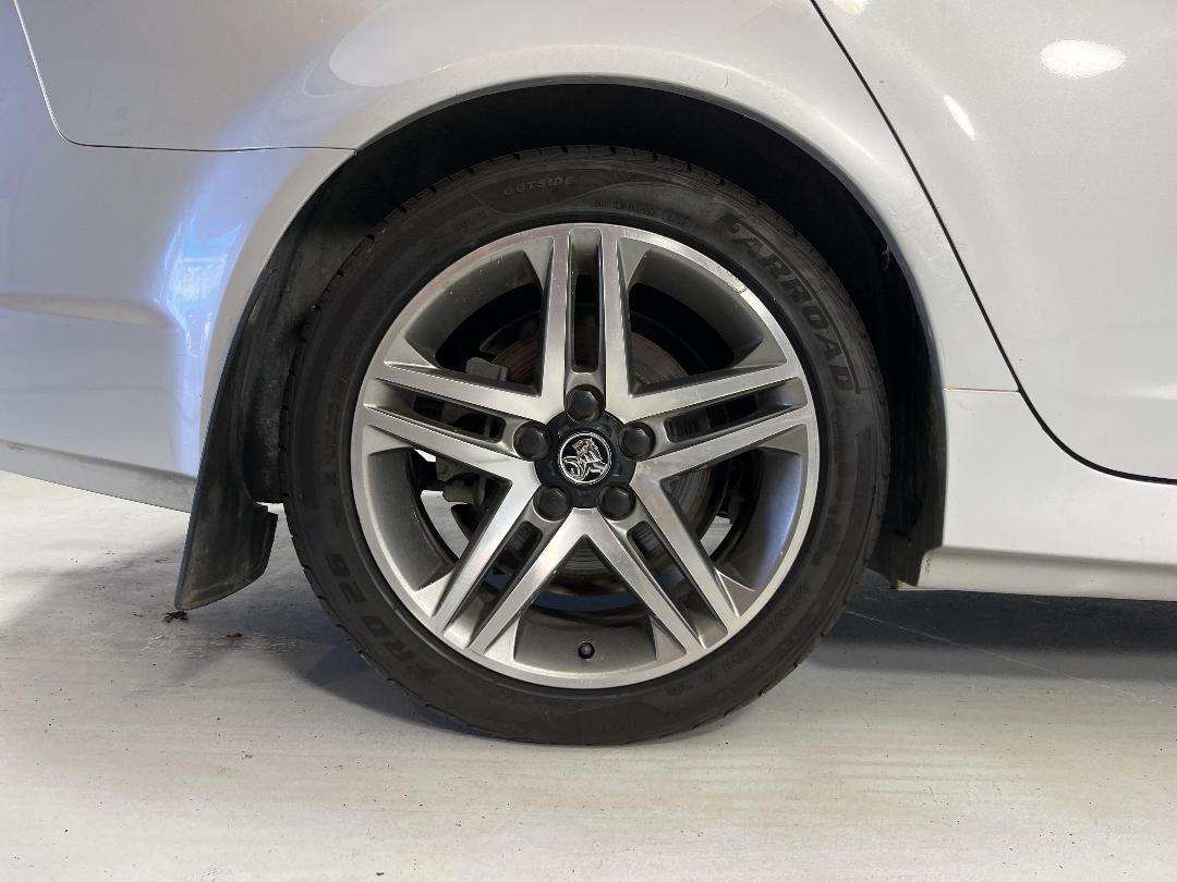 Photo '12' of Holden Commodore Photo '12' of Holden Commodore