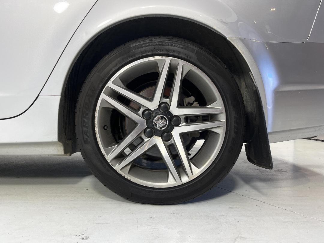 Photo '11' of Holden Commodore Photo '11' of Holden Commodore