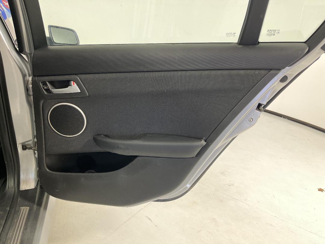 Photo '19' of Holden Commodore Photo '19' of Holden Commodore