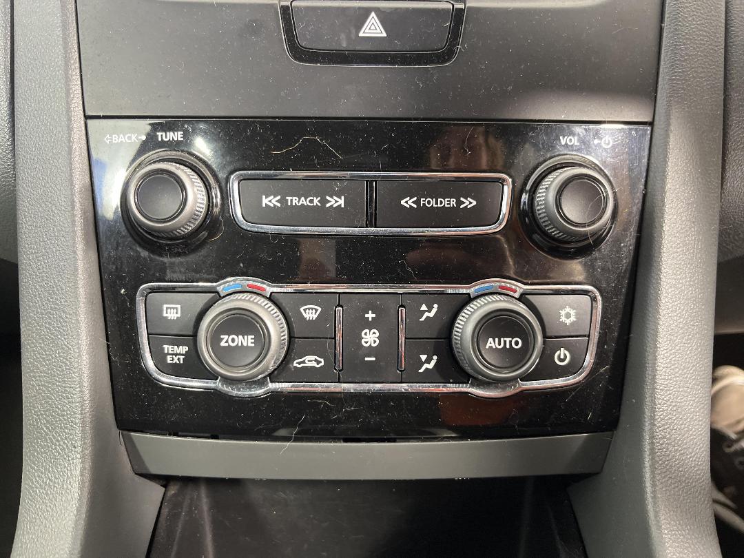 Photo '25' of Holden Commodore Photo '25' of Holden Commodore