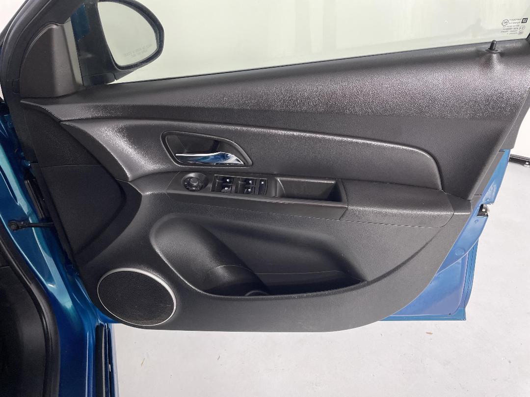 Photo '15' of Holden Cruze