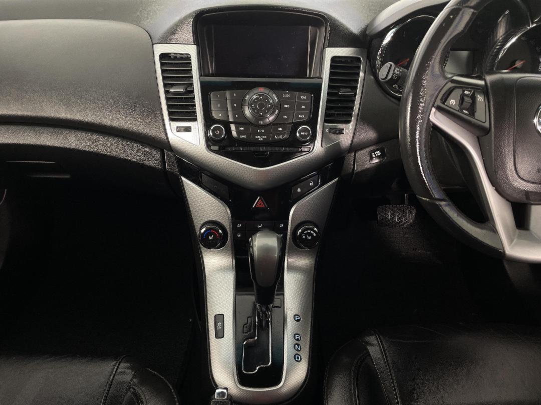 Photo '18' of Holden Cruze