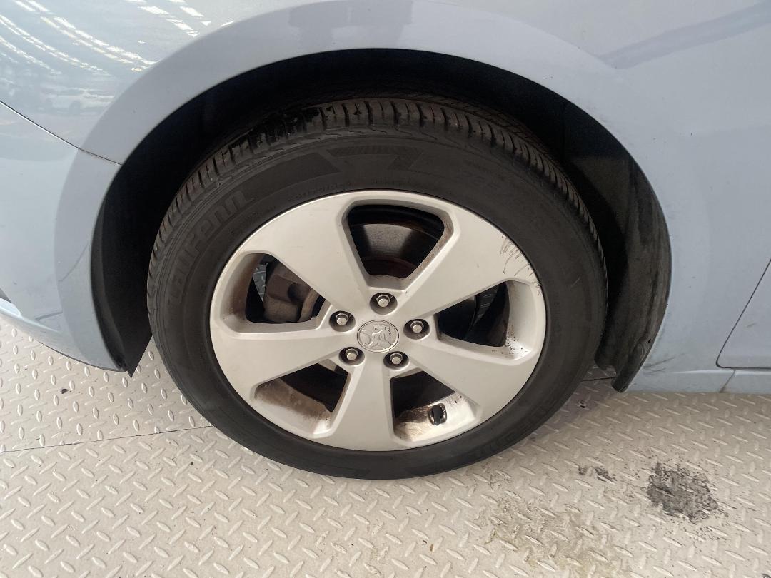 Photo '10' of Holden Cruze