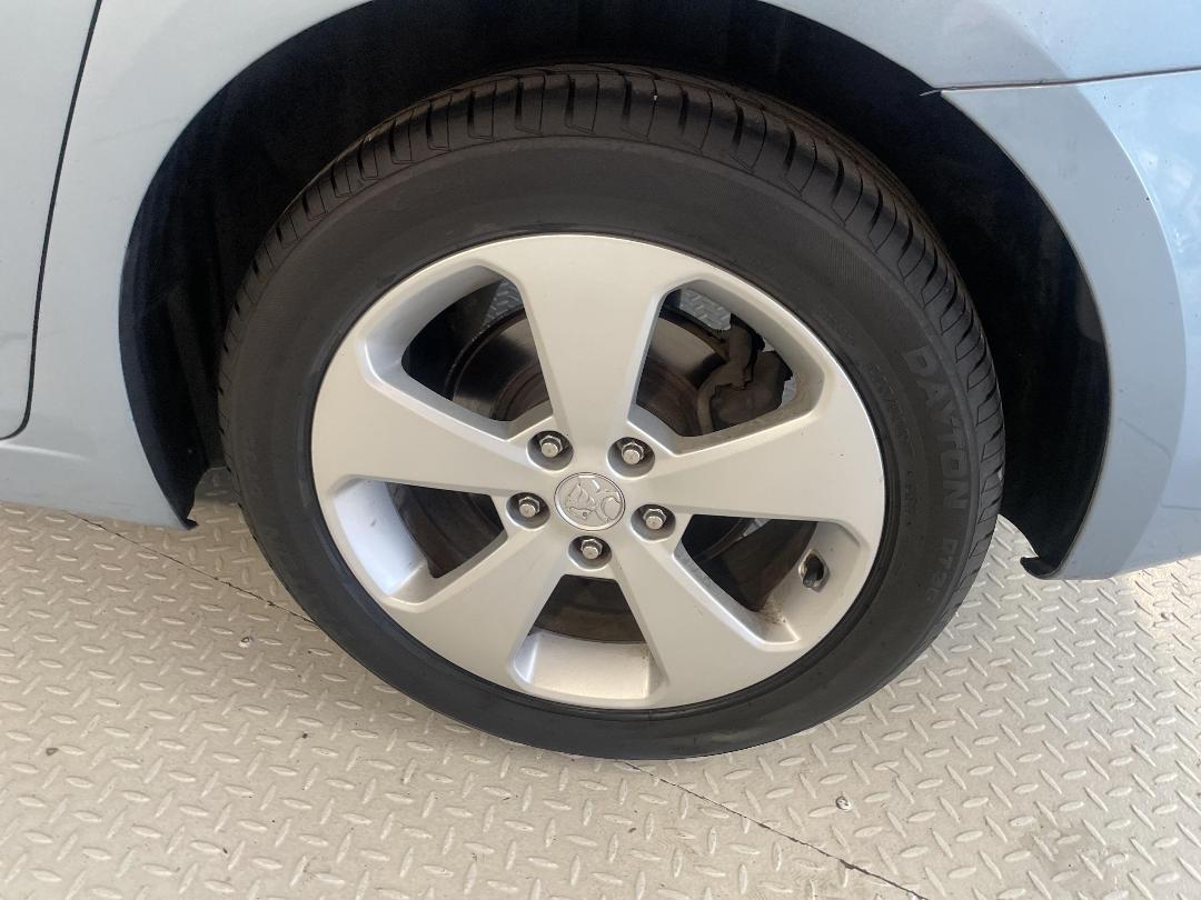 Photo '11' of Holden Cruze