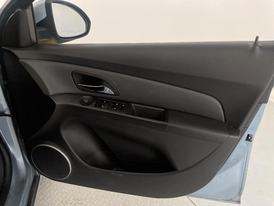 Photo '15' of Holden Cruze