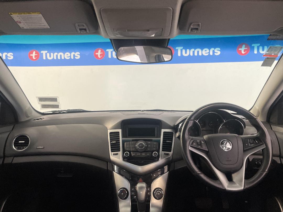 Photo '17' of Holden Cruze