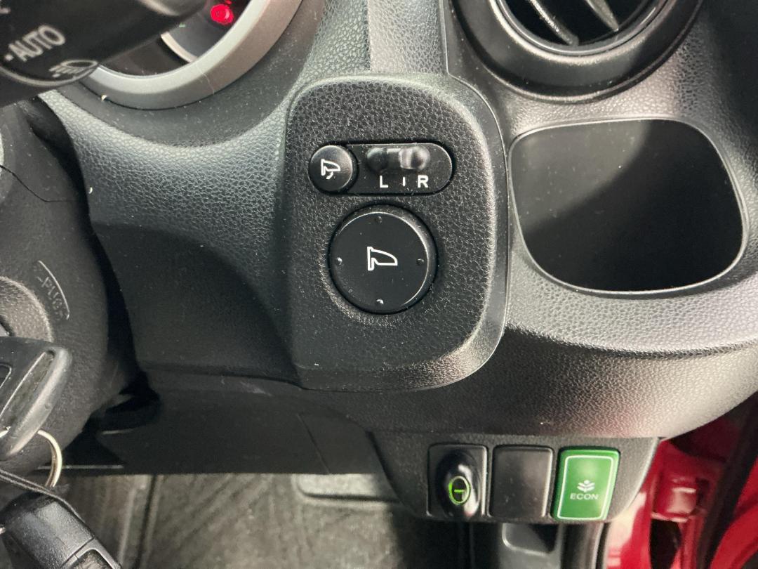 Photo '25' of Honda FIT Photo '25' of Honda FIT