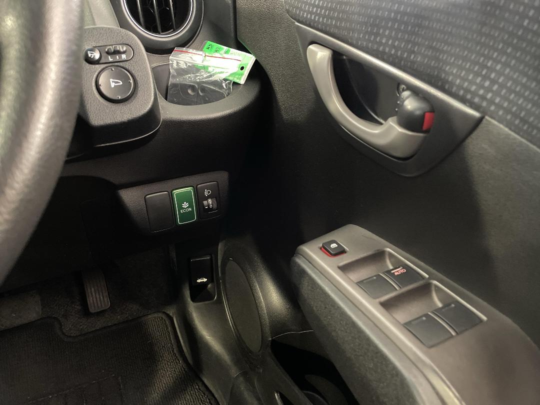 Photo '23' of Honda FIT