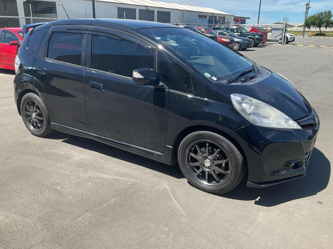 Photo '2' of Honda FIT Photo '2' of Honda FIT