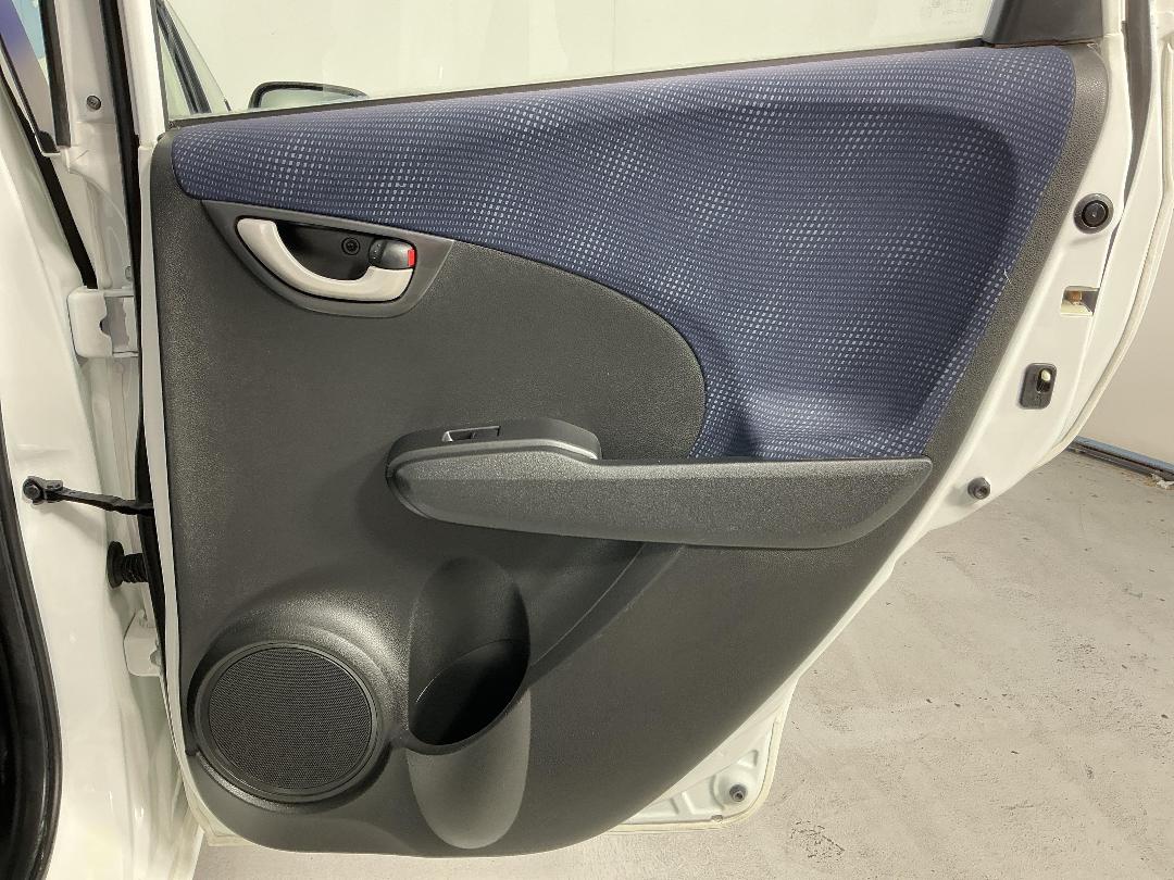 Photo '19' of Honda FIT Photo '19' of Honda FIT