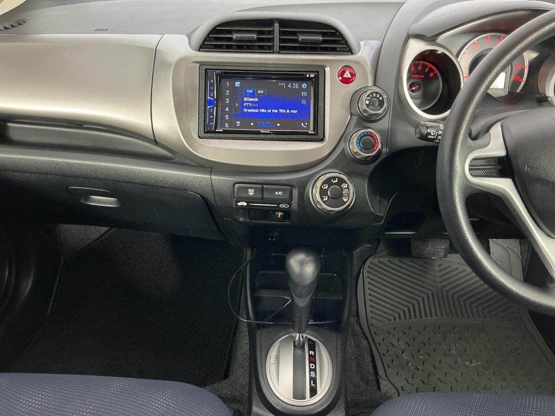 Photo '18' of Honda FIT Photo '18' of Honda FIT
