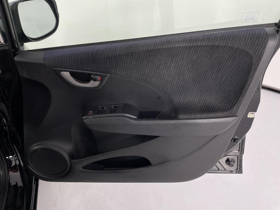 Photo '15' of Honda FIT Photo '15' of Honda FIT