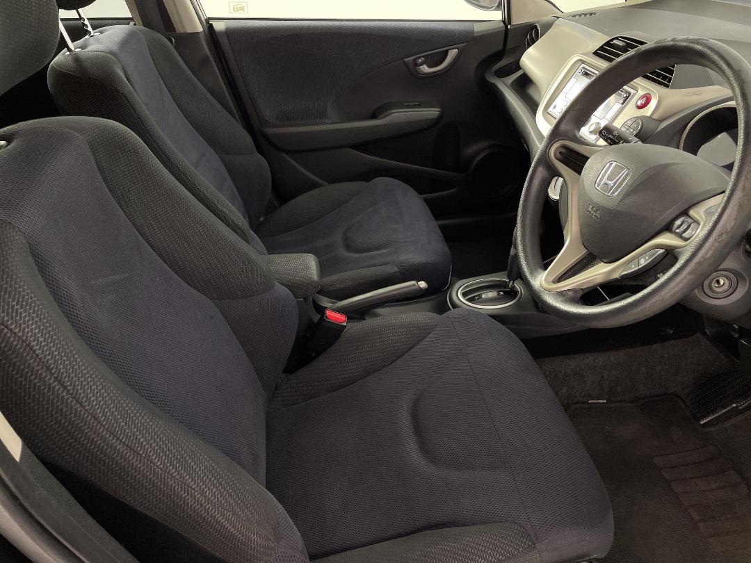 Photo '16' of Honda FIT Photo '16' of Honda FIT