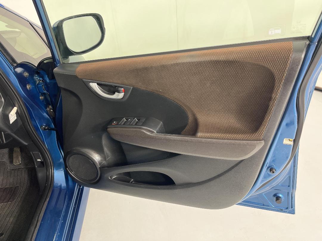 Photo '15' of Honda FIT Shuttle Photo '15' of Honda FIT Shuttle