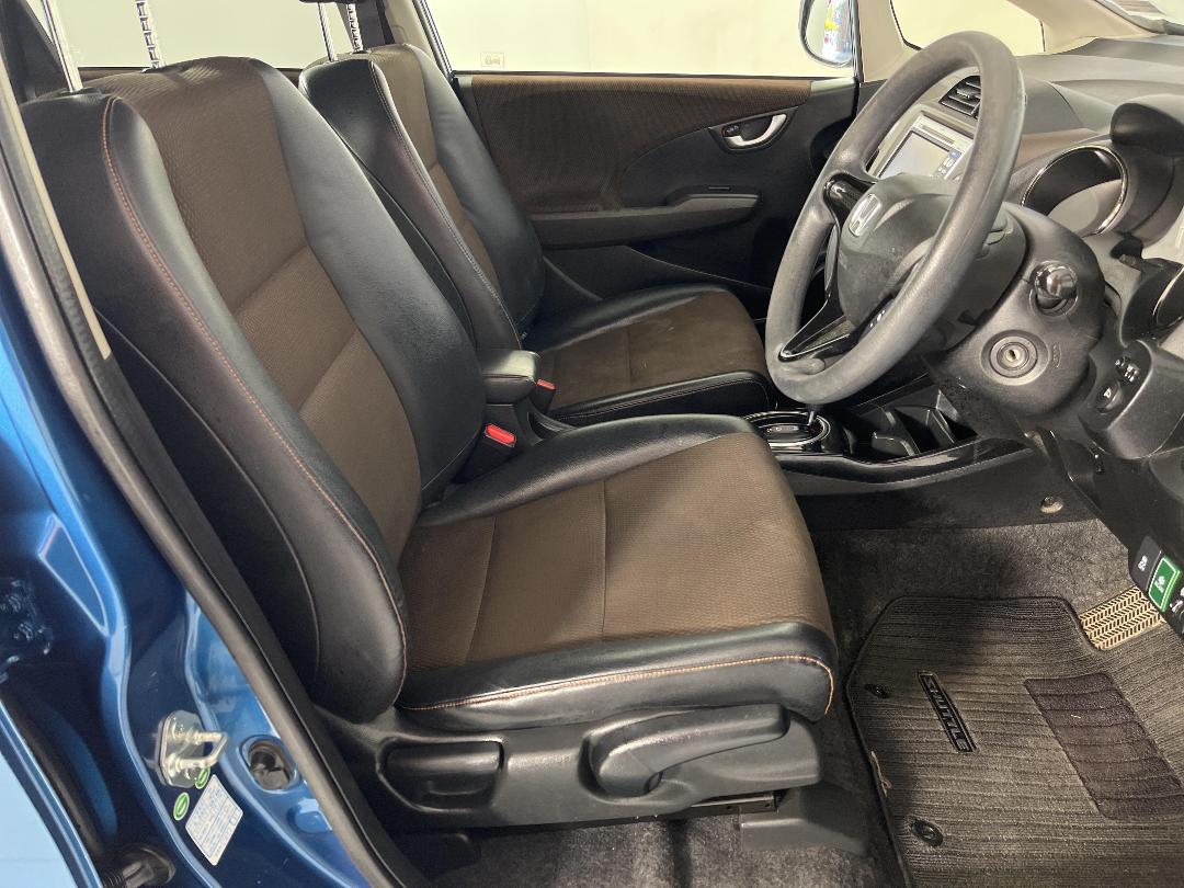 Photo '16' of Honda FIT Shuttle Photo '16' of Honda FIT Shuttle