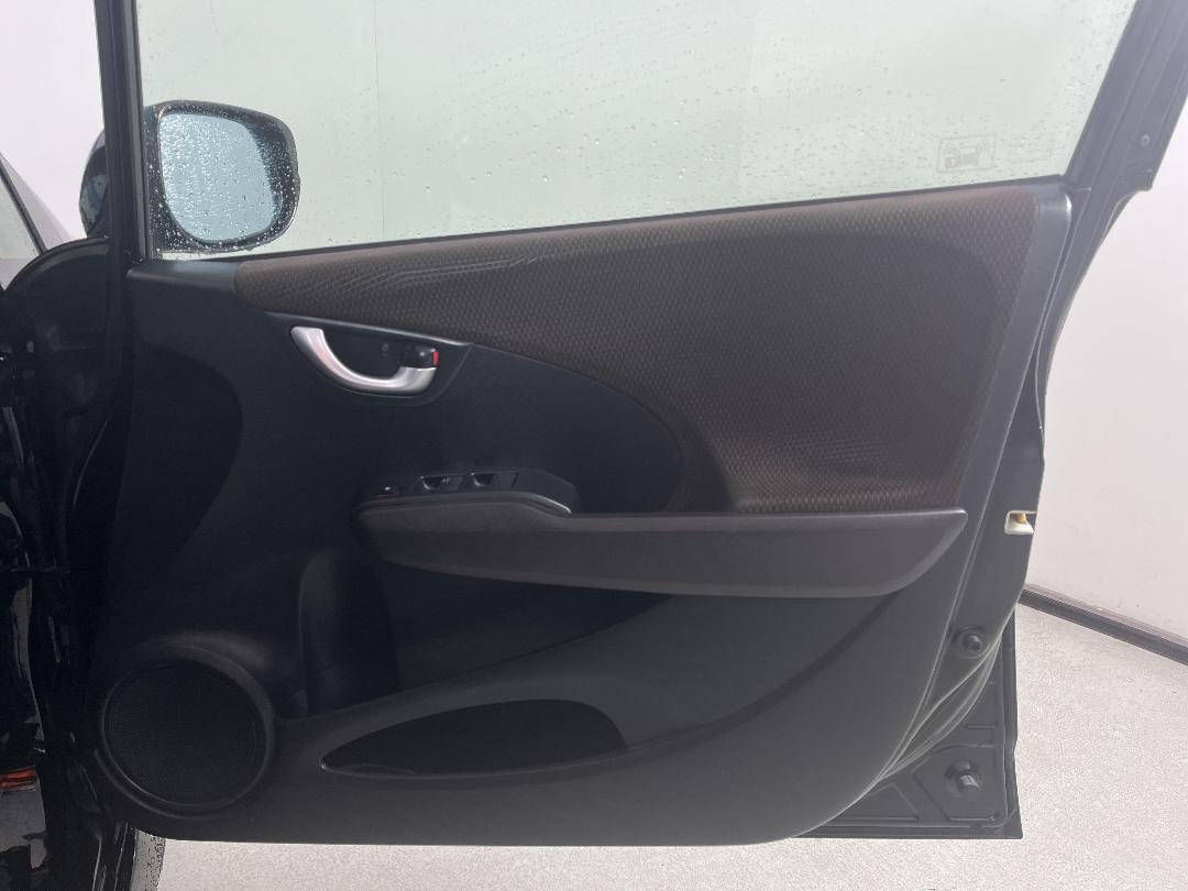 Photo '15' of Honda FIT Shuttle Photo '15' of Honda FIT Shuttle