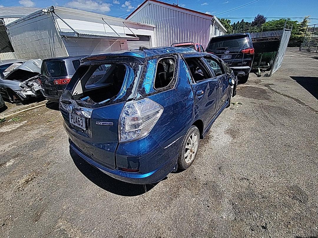 Photo '3' of Honda FIT Shuttle Hybrid