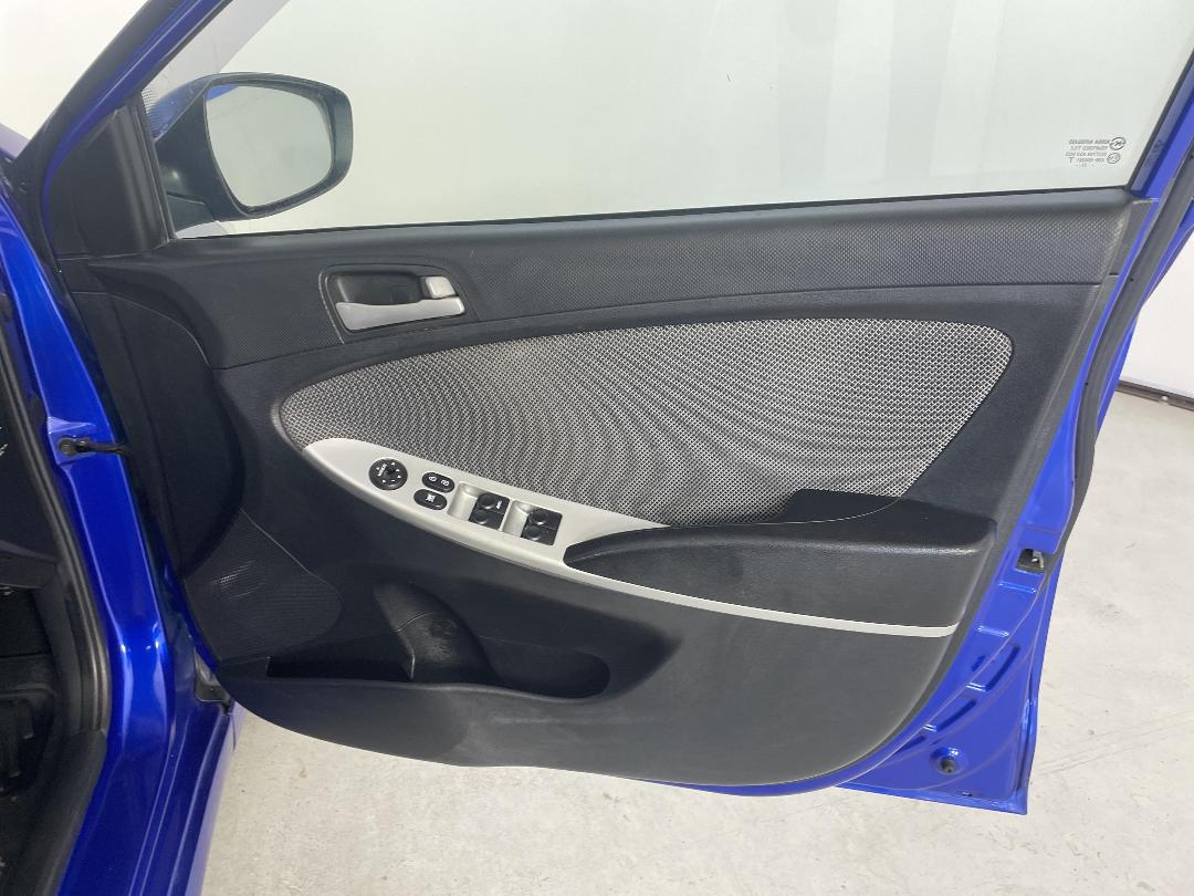 Photo '15' of Hyundai Accent