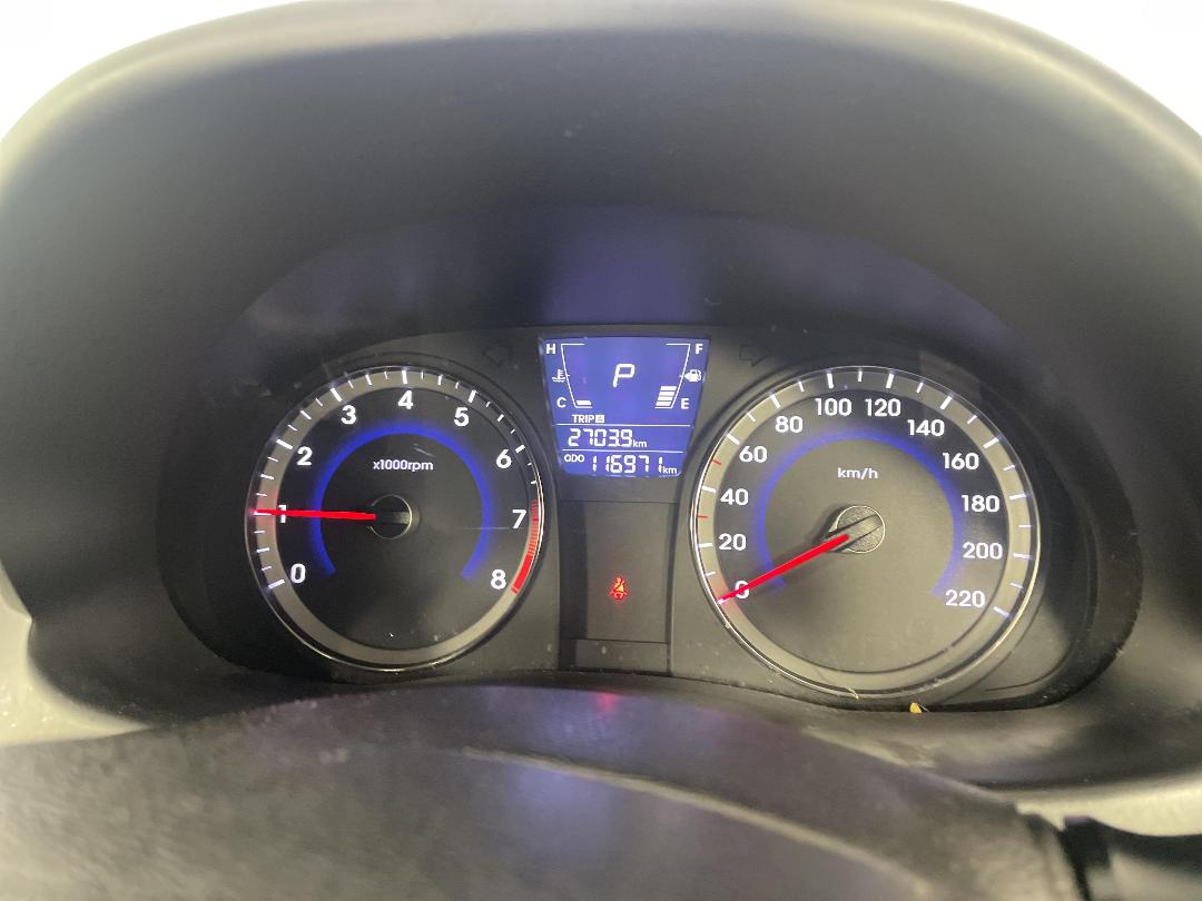 Photo '21' of Hyundai Accent