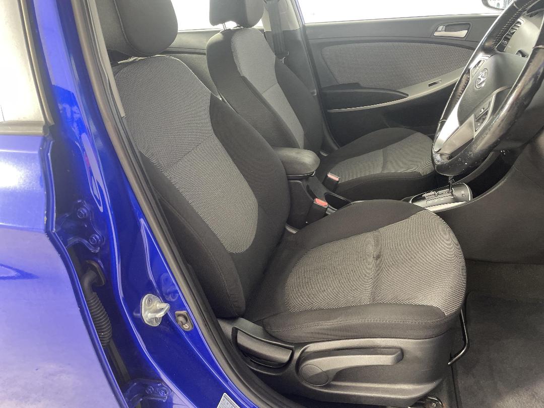 Photo '16' of Hyundai Accent