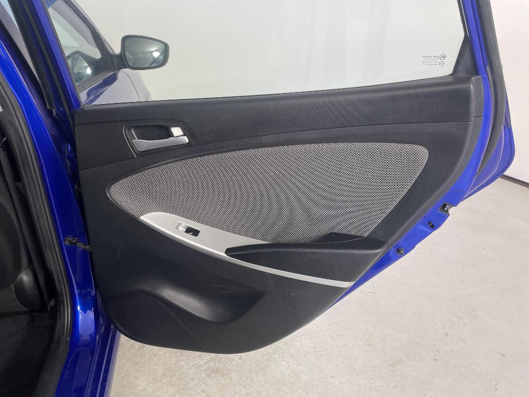 Photo '19' of Hyundai Accent