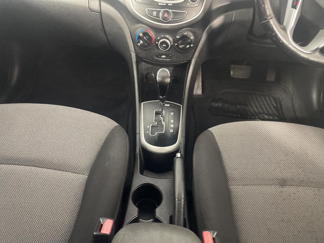 Photo '18' of Hyundai Accent