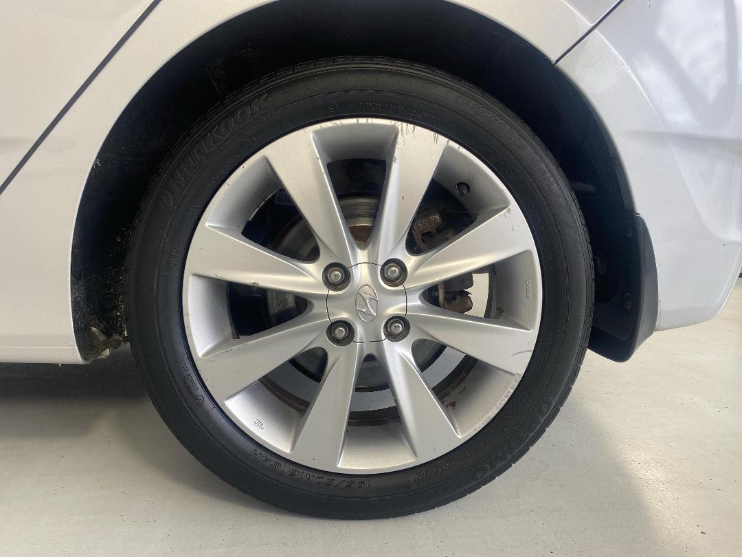 Photo '11' of Hyundai Accent