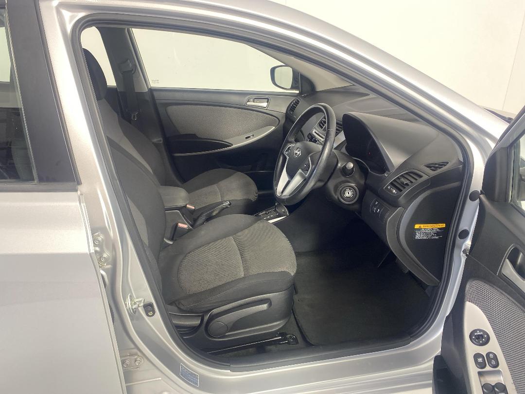 Photo '16' of Hyundai Accent