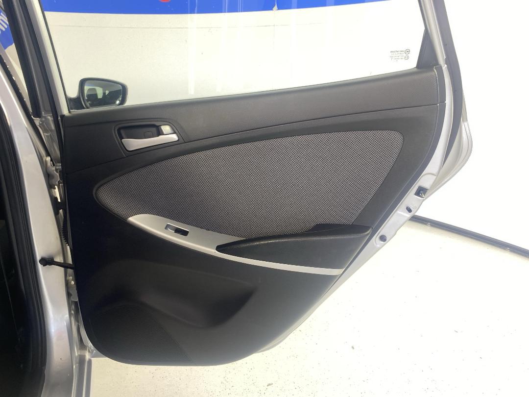 Photo '19' of Hyundai Accent