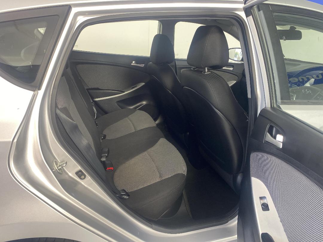 Photo '20' of Hyundai Accent