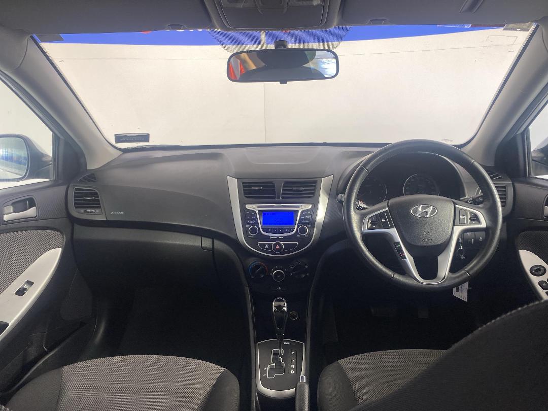 Photo '17' of Hyundai Accent