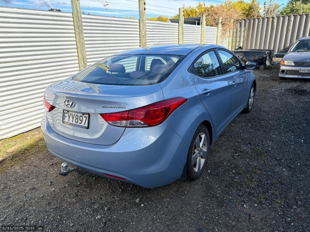 Photo '4' of Hyundai Elantra