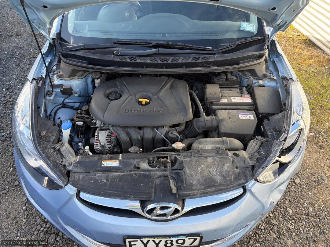 Photo '8' of Hyundai Elantra