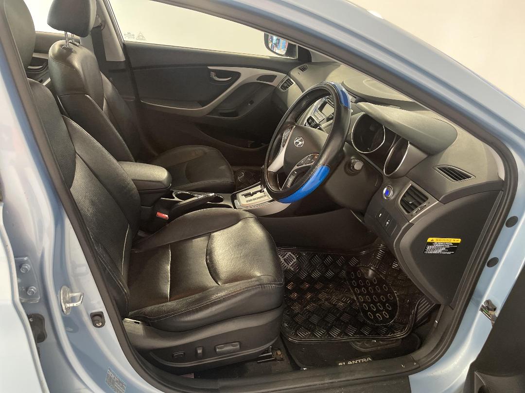 Photo '14' of Hyundai Elantra Photo '14' of Hyundai Elantra