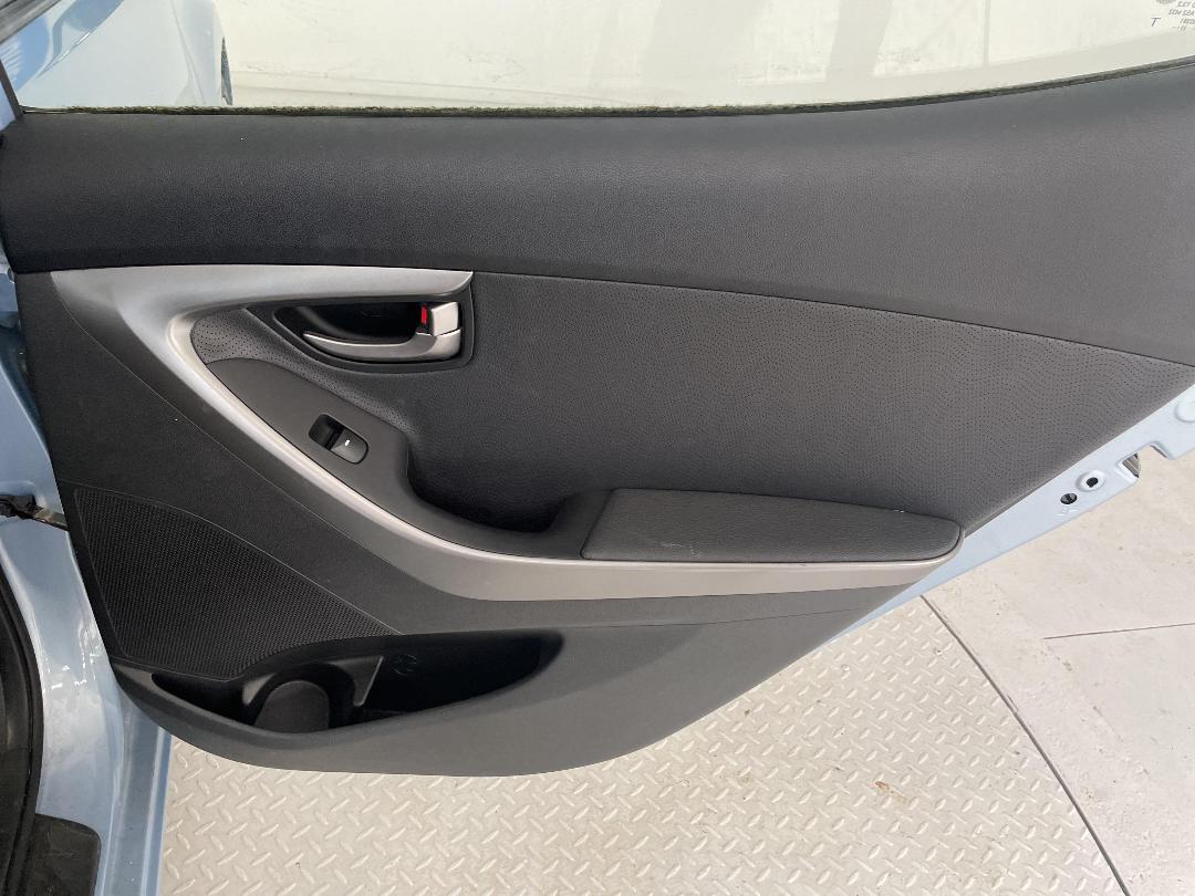 Photo '17' of Hyundai Elantra Photo '17' of Hyundai Elantra