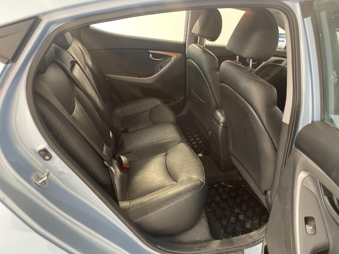 Photo '18' of Hyundai Elantra Photo '18' of Hyundai Elantra