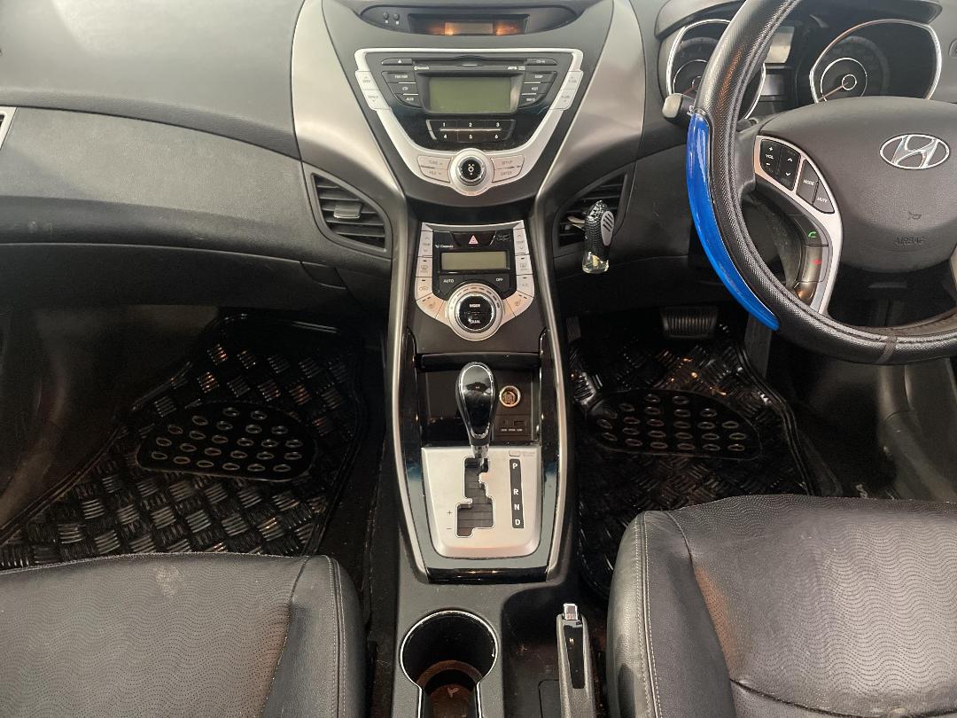 Photo '16' of Hyundai Elantra Photo '16' of Hyundai Elantra