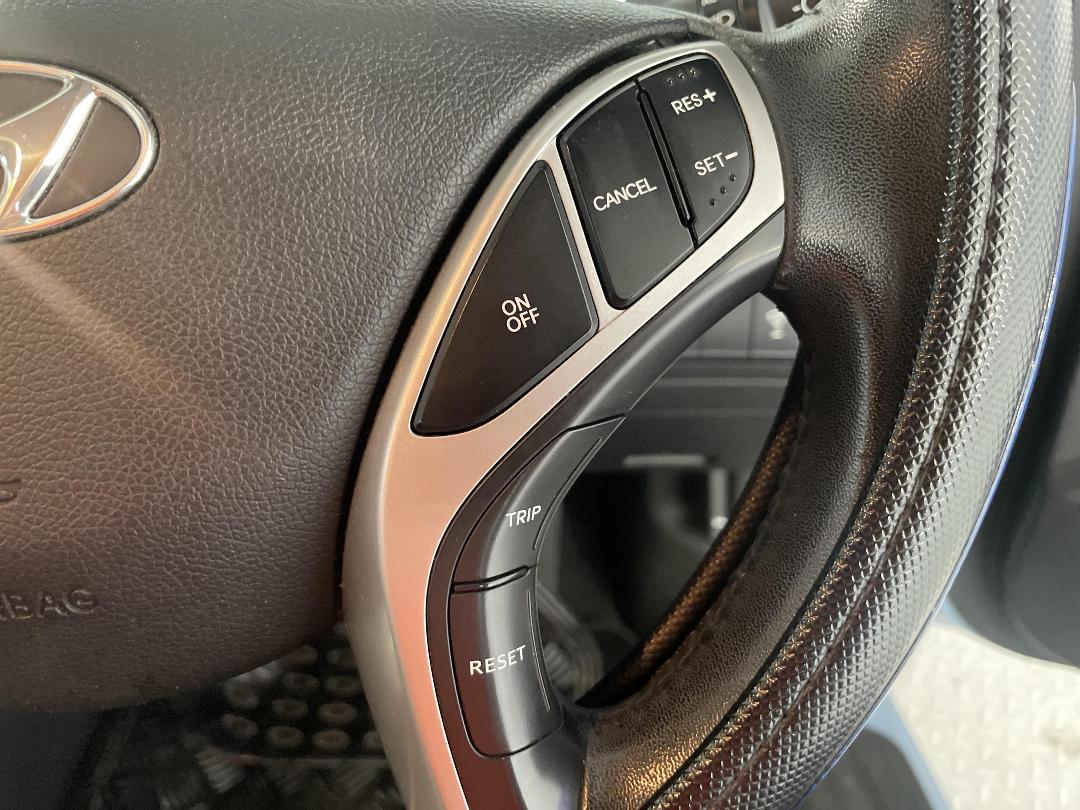 Photo '24' of Hyundai Elantra Photo '24' of Hyundai Elantra