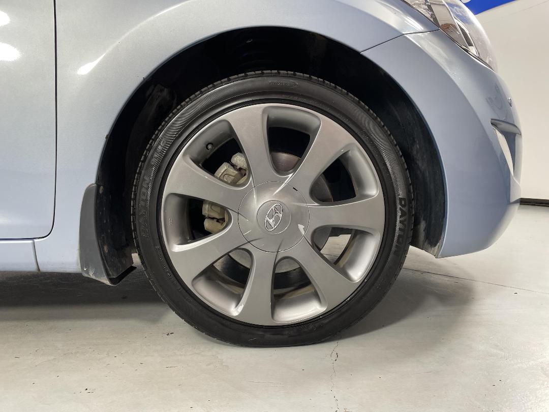 Photo '9' of Hyundai Elantra