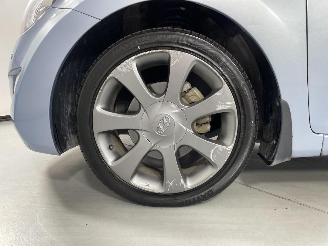 Photo '10' of Hyundai Elantra