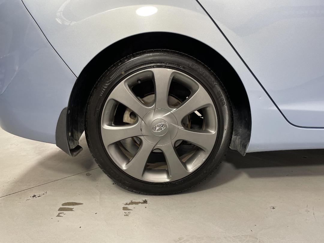 Photo '12' of Hyundai Elantra