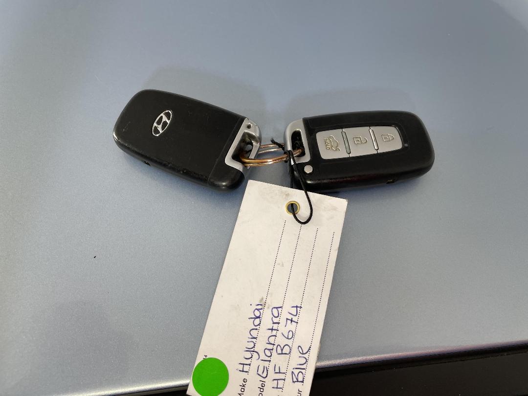 Photo '22' of Hyundai Elantra