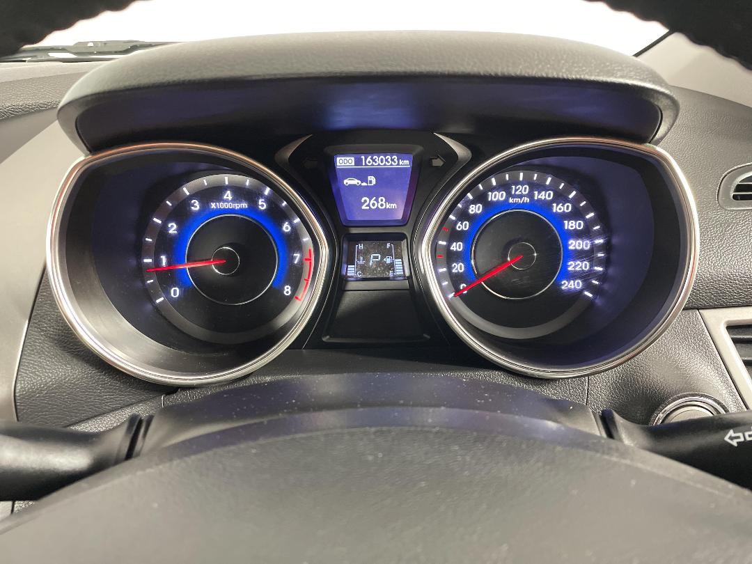 Photo '21' of Hyundai Elantra