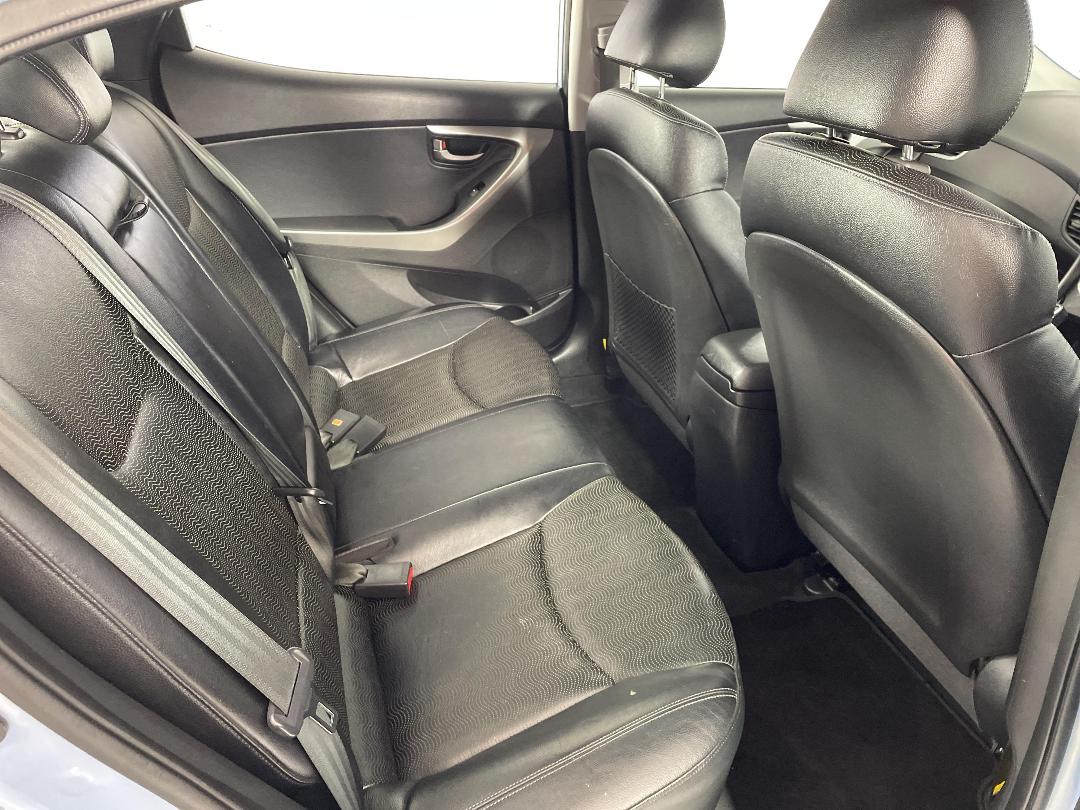 Photo '20' of Hyundai Elantra