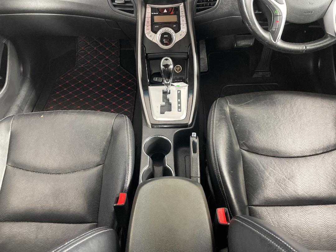 Photo '18' of Hyundai Elantra