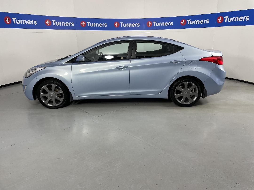 Photo '24' of Hyundai Elantra