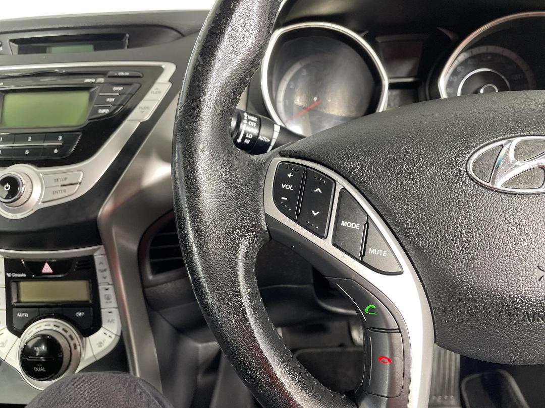 Photo '25' of Hyundai Elantra