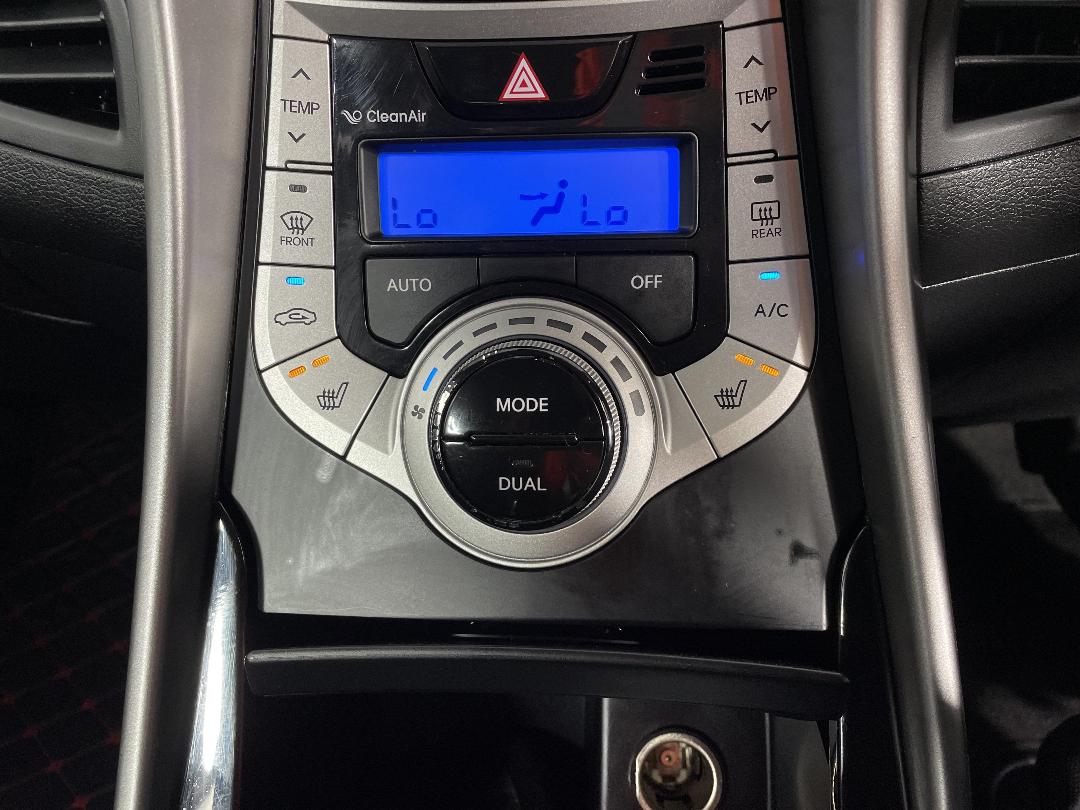 Photo '30' of Hyundai Elantra