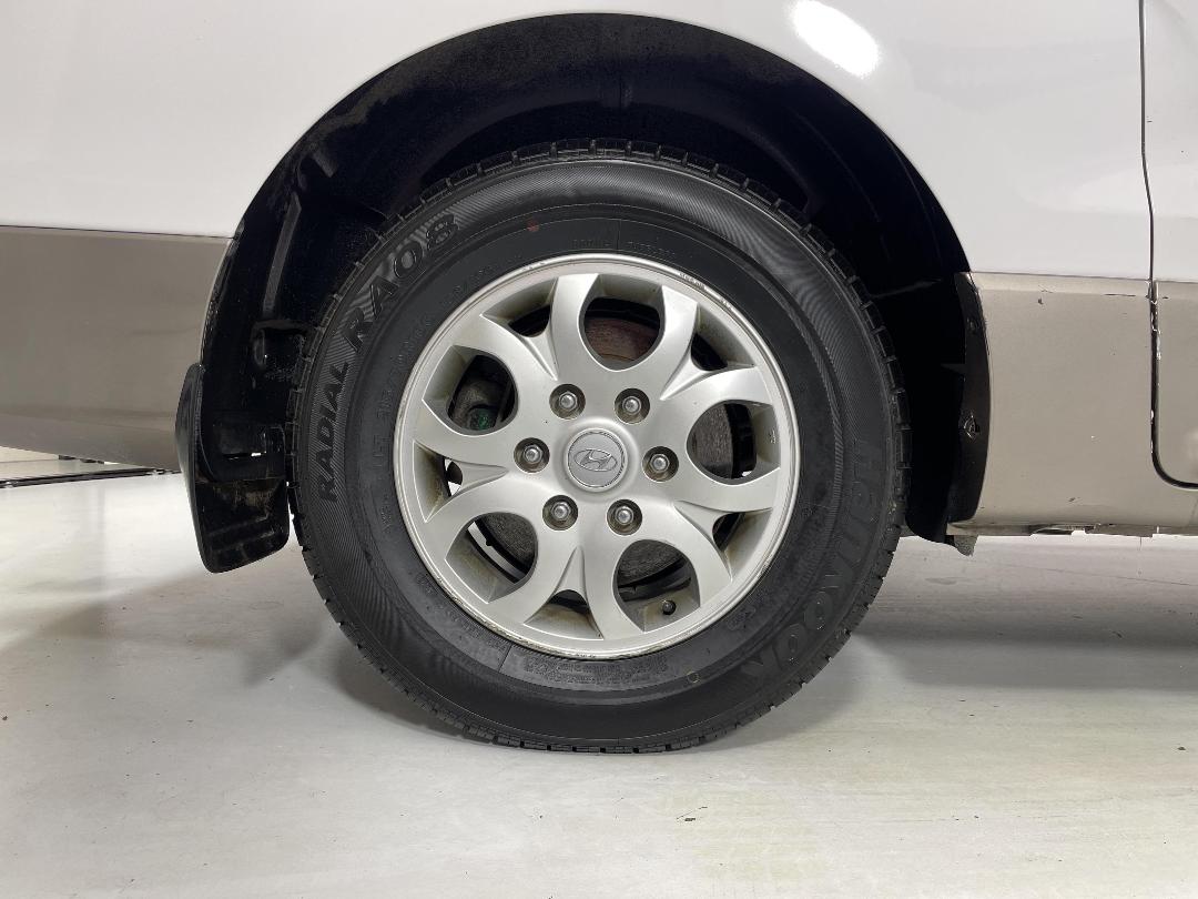 Photo '12' of Hyundai H1